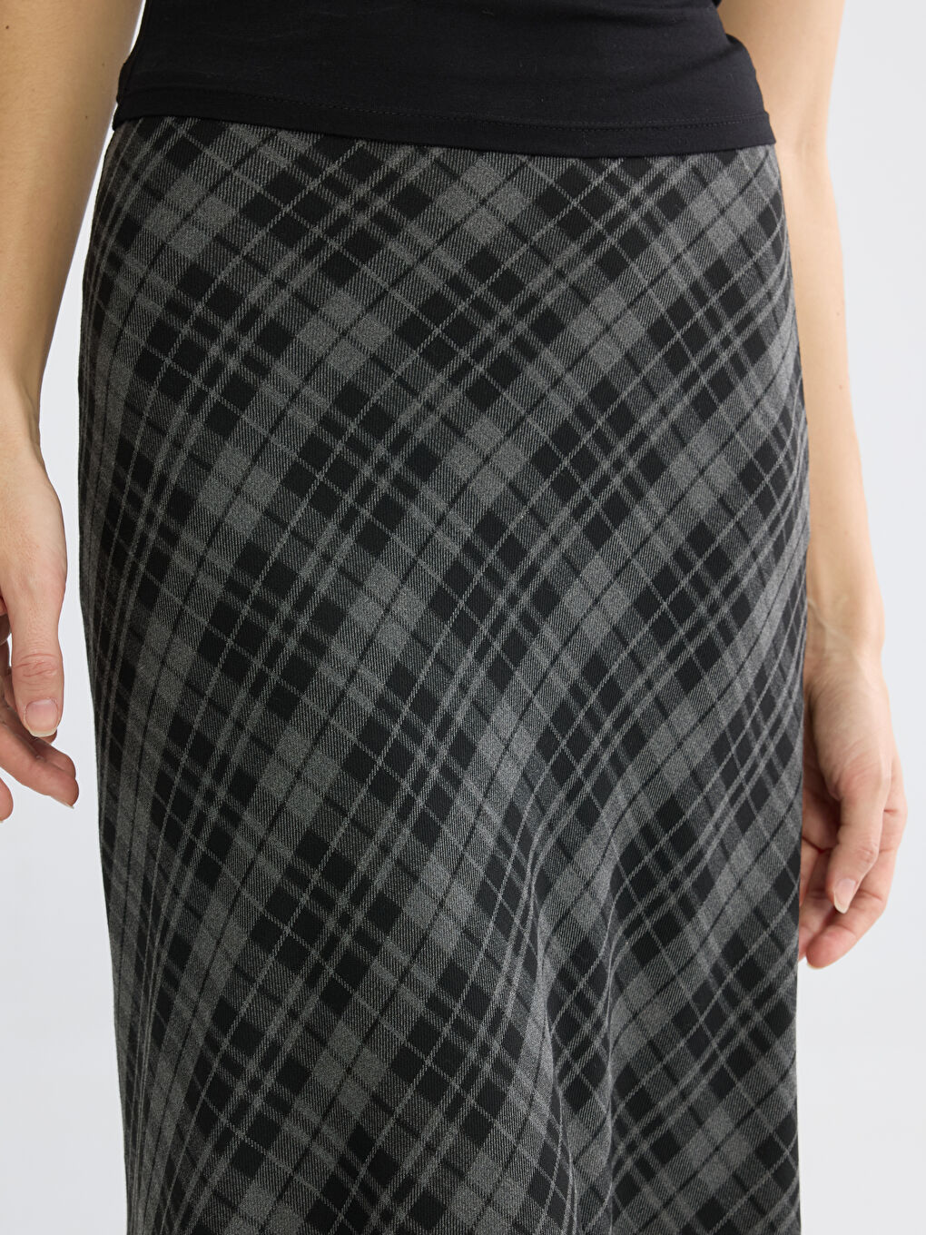 Plaid Flared Skirt with a Zippered Waist-2