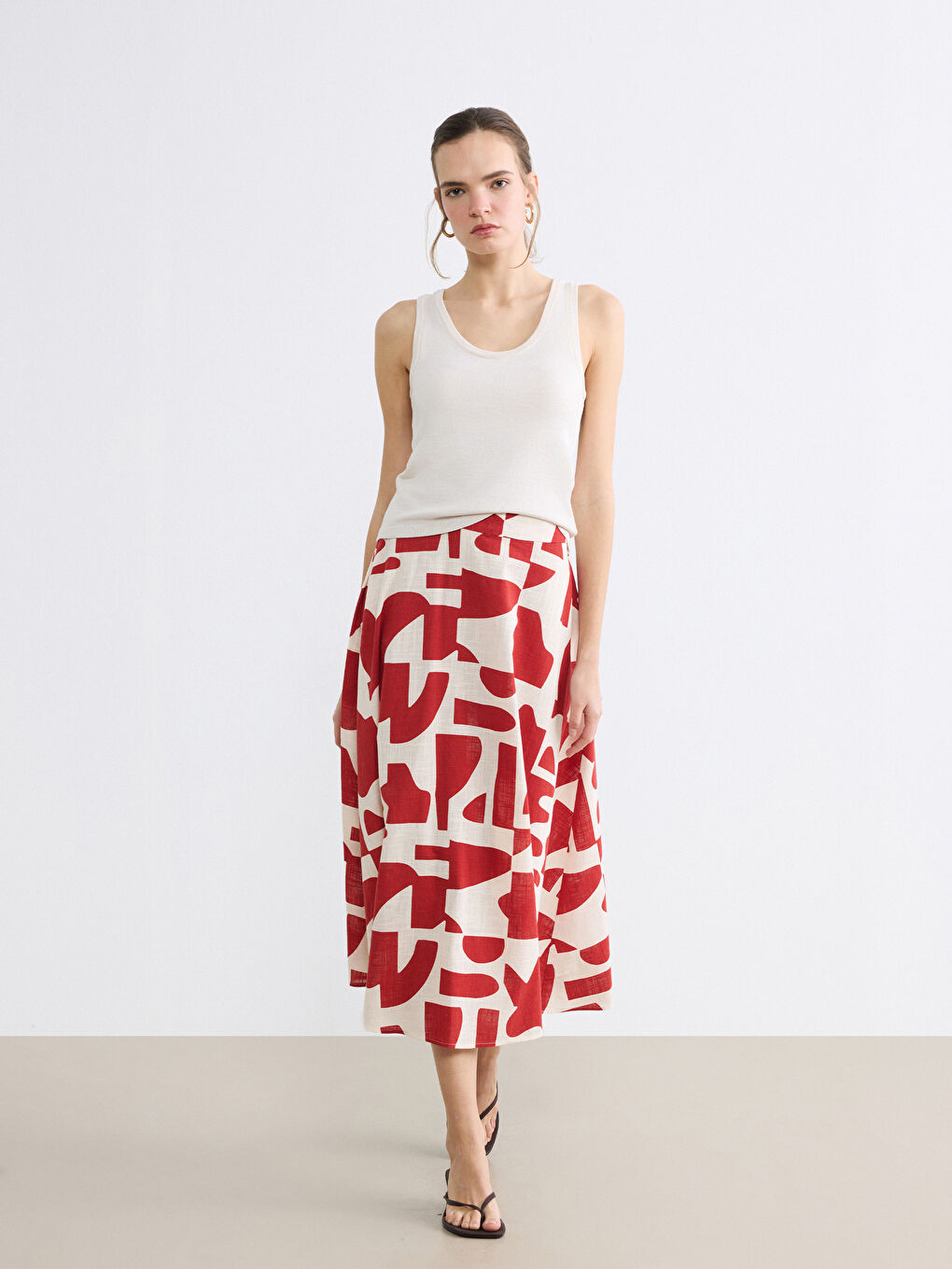 Дамска миди пола А-линия с шарки и цип на талията