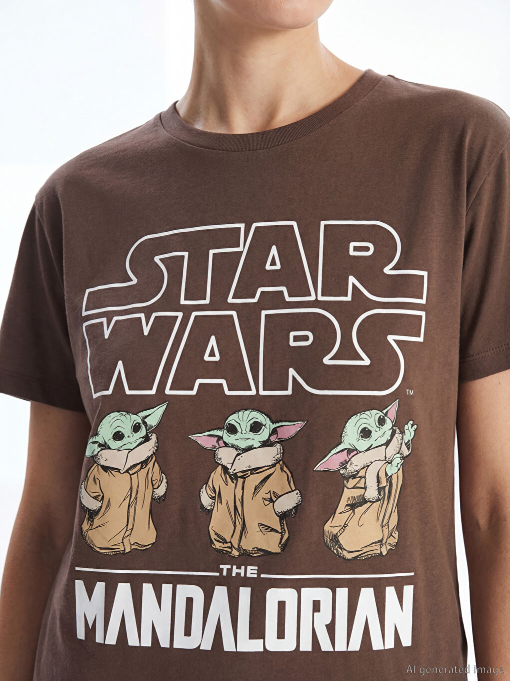 Kahverengi Bisiklet Yaka The Mandalorian Baskılı Kadın Tişört-2