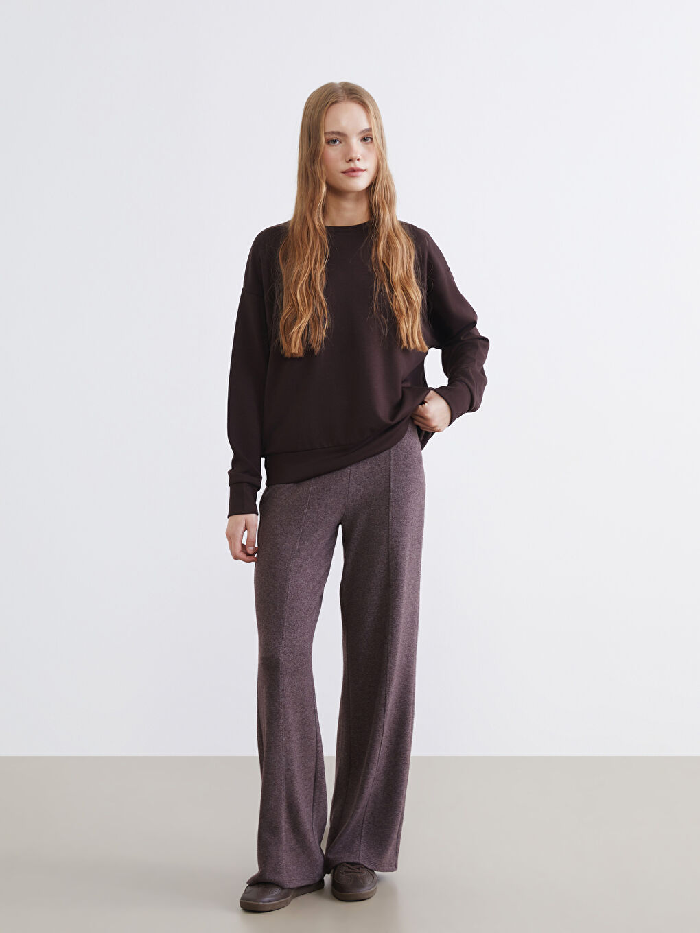 Женские широкие спортивные штаны с эластичным поясом