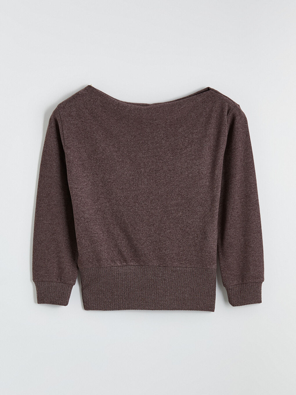 Kahverengi Kayık Yaka Bluz