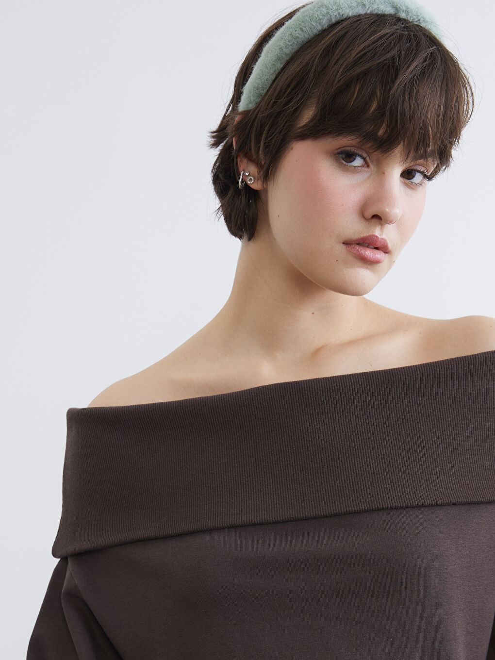 Kahverengi Kayık Yaka Kadın Sweatshirt-2