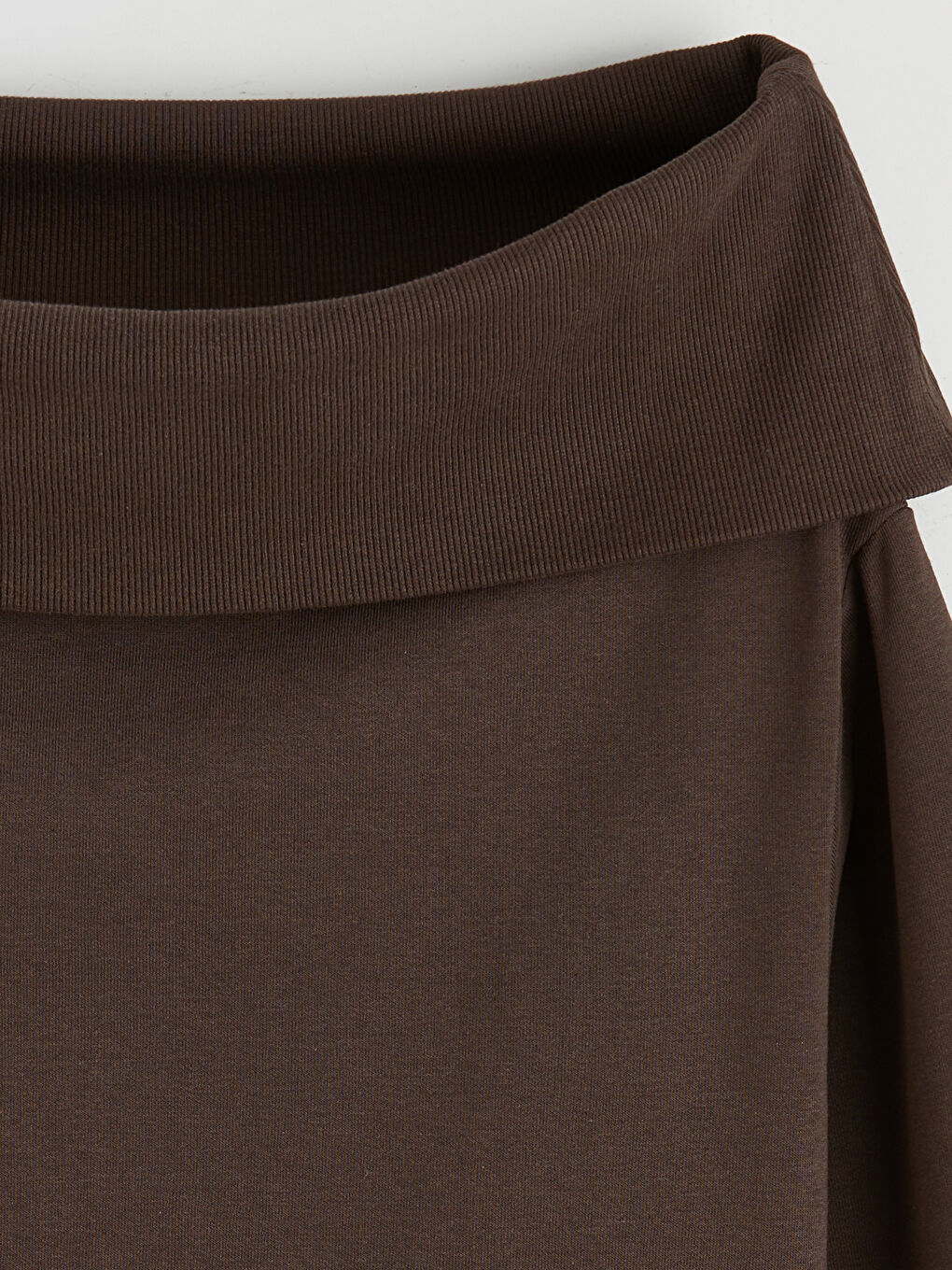 Kahverengi Kayık Yaka Kadın Sweatshirt-5