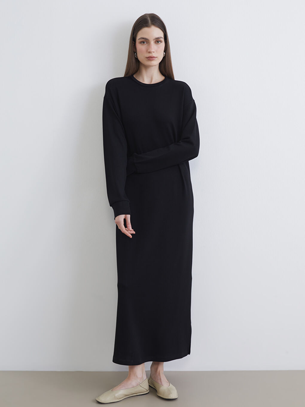 Siyah Bisiklet Yaka Yırtmaçlı Sweat Elbise-1