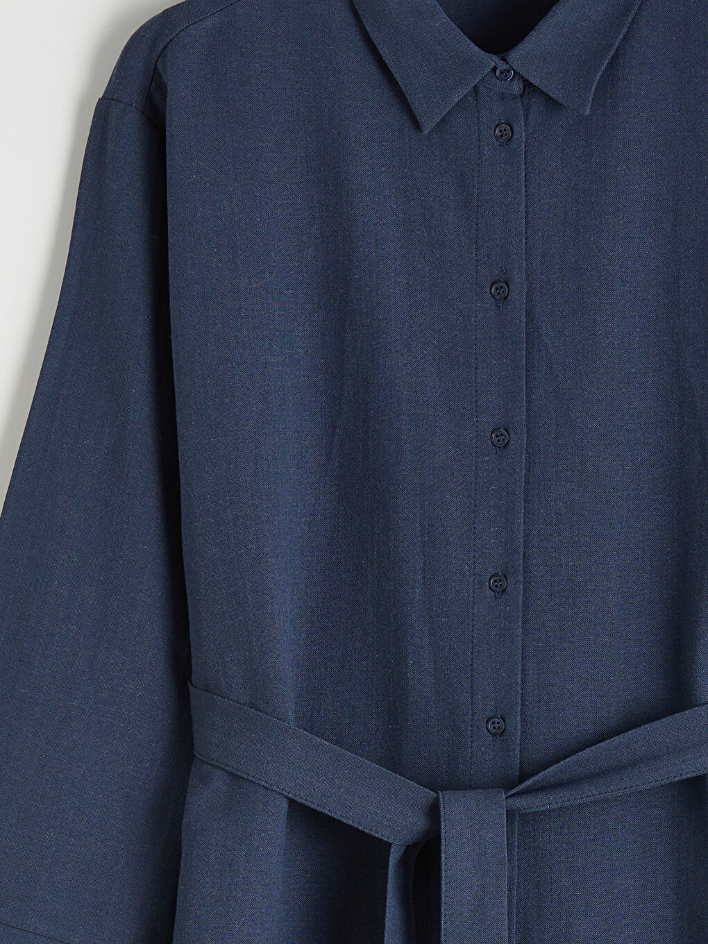 Lacivert Kuşaklı Keten Karışımlı Gömlek Elbise-4