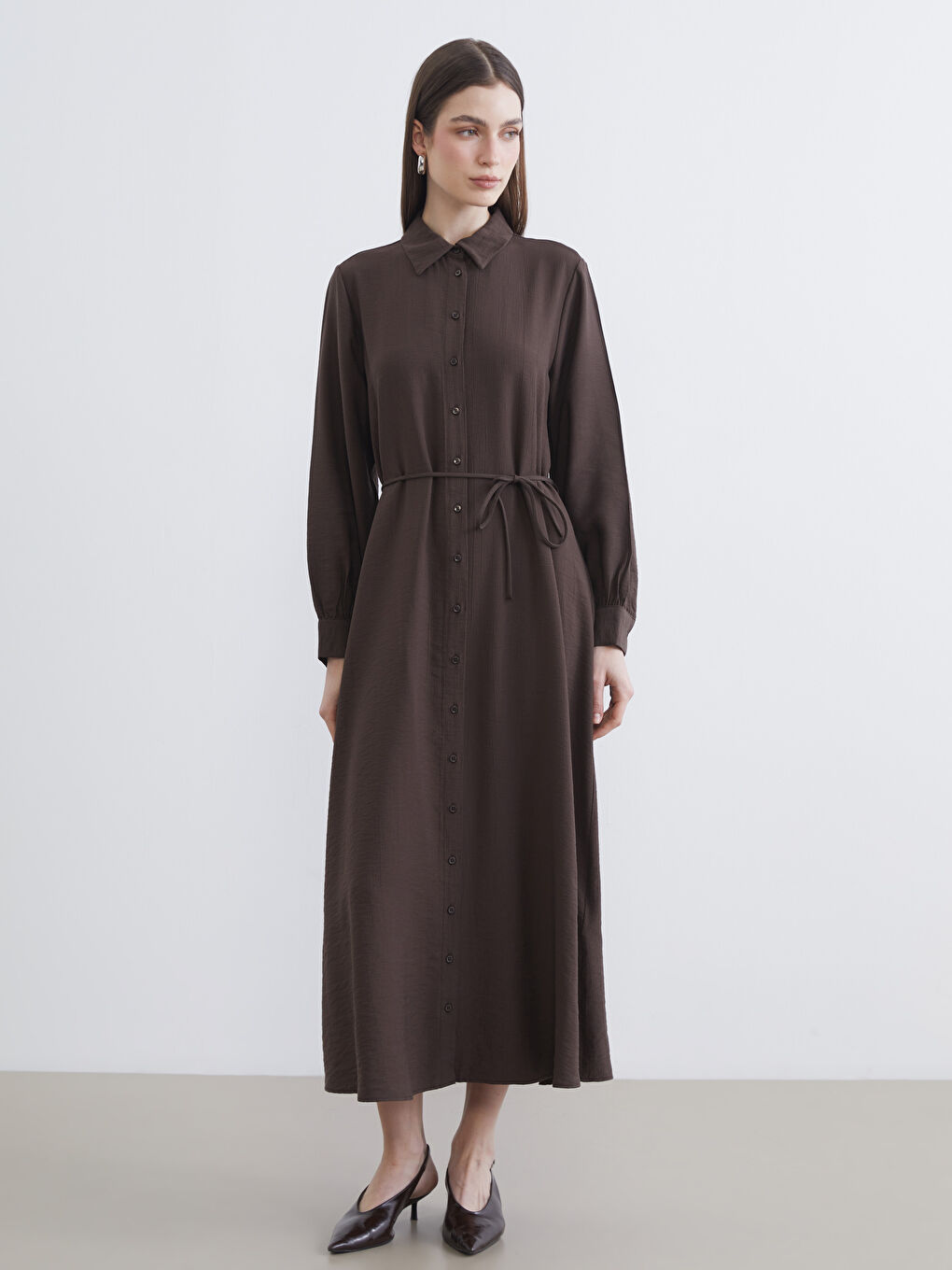 Kahverengi Dokulu Kuşaklı Gömlek Elbise-1