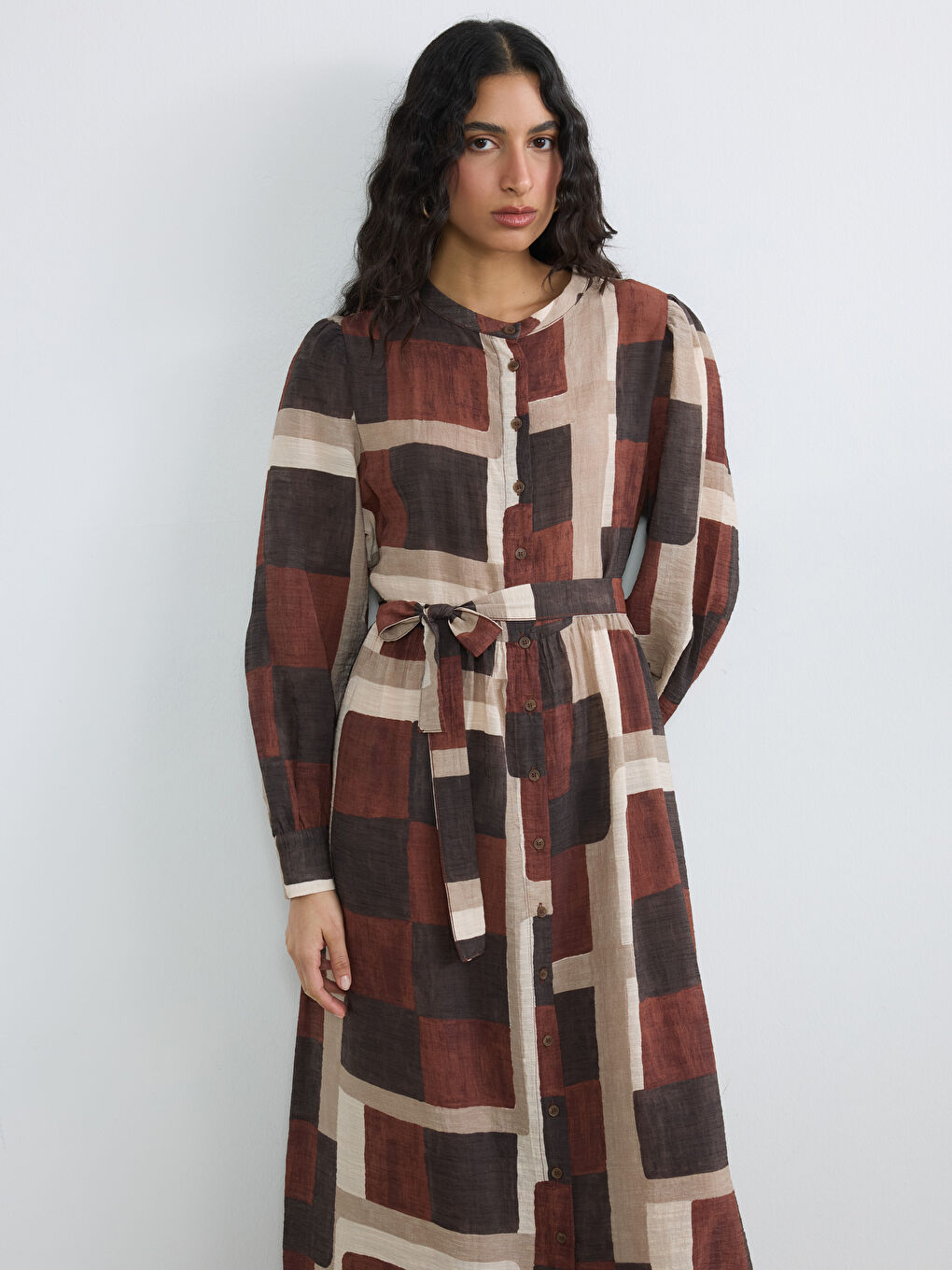 Kahverengi Hakim Yaka Desenli Belden Oturtmalı Gömlek Elbise-1