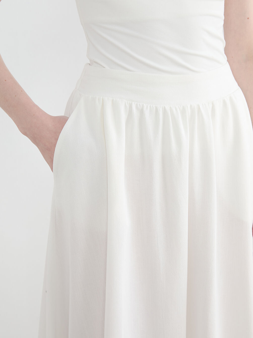 Beyaz Beli Lastikli Keten Karışımlı Kloş Etek	-2