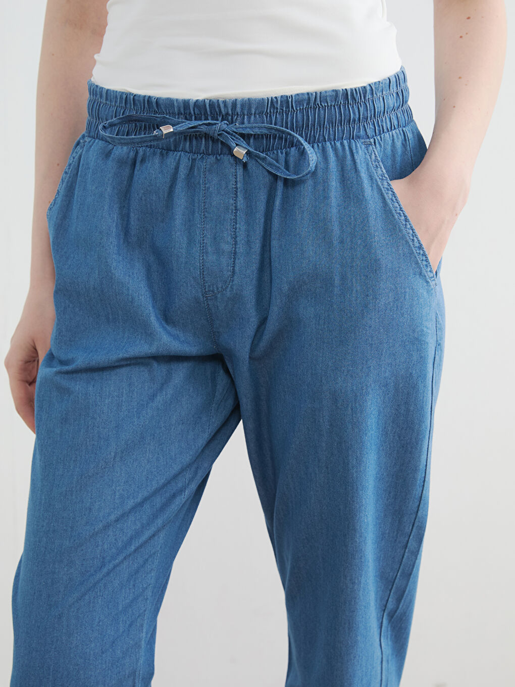 Mavi Beli Lastikli Carrot Fit Kadın Jean Pantolon-2