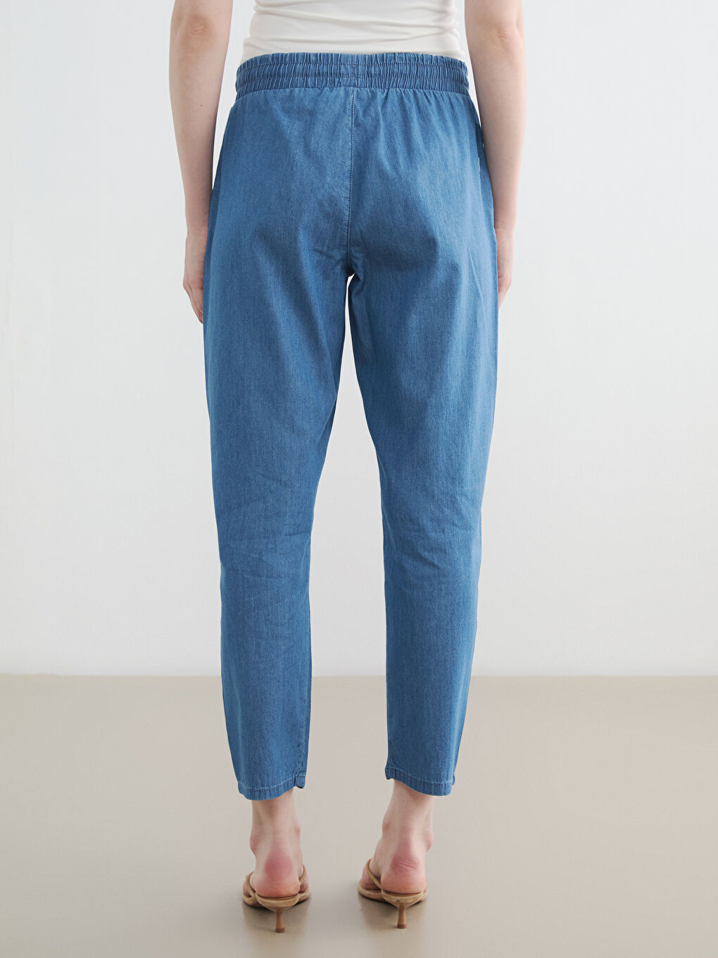 Mavi Beli Lastikli Carrot Fit Kadın Jean Pantolon-3