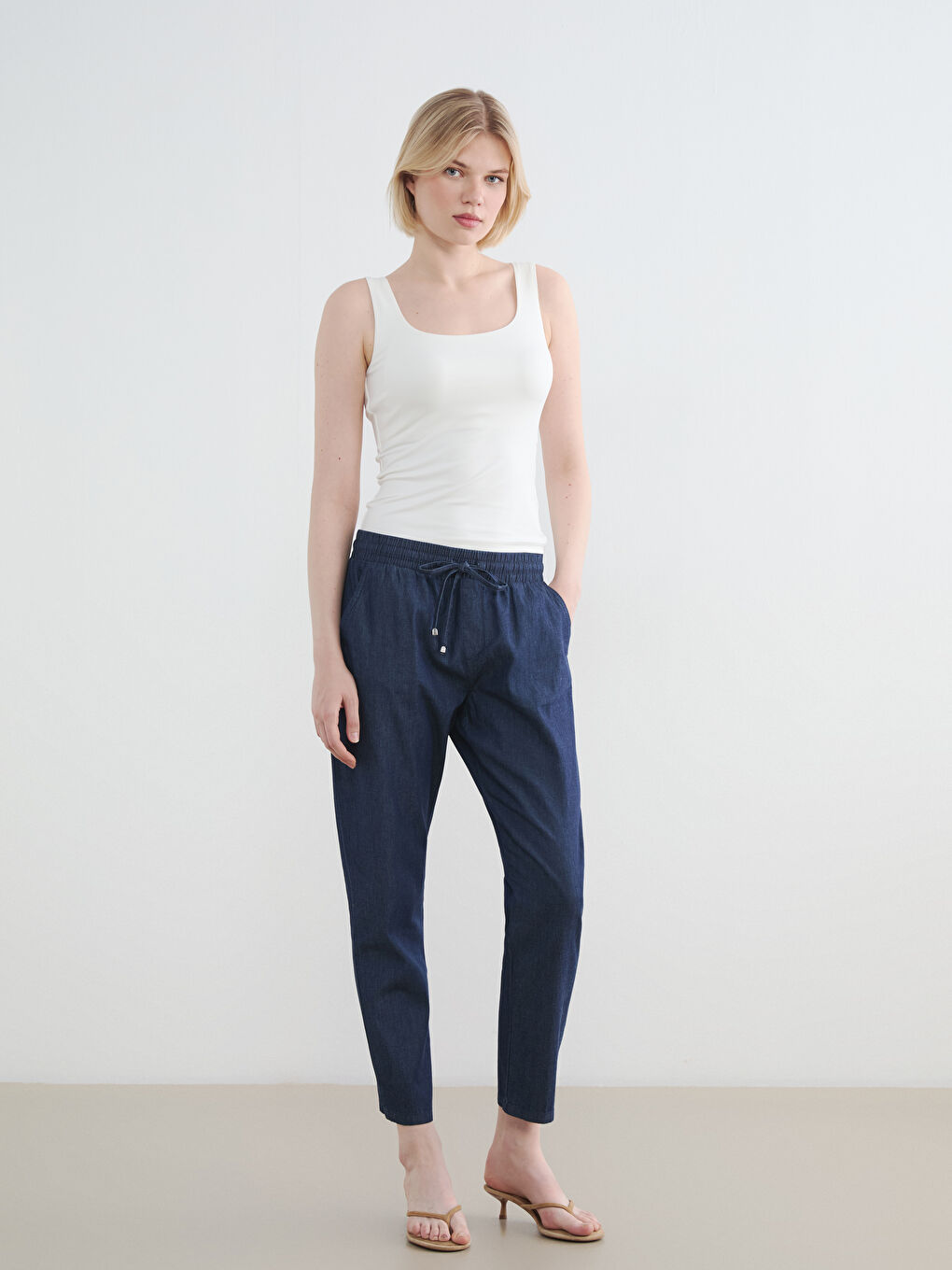 Siyah Beli Lastikli Carrot Fit Kadın Jean Pantolon