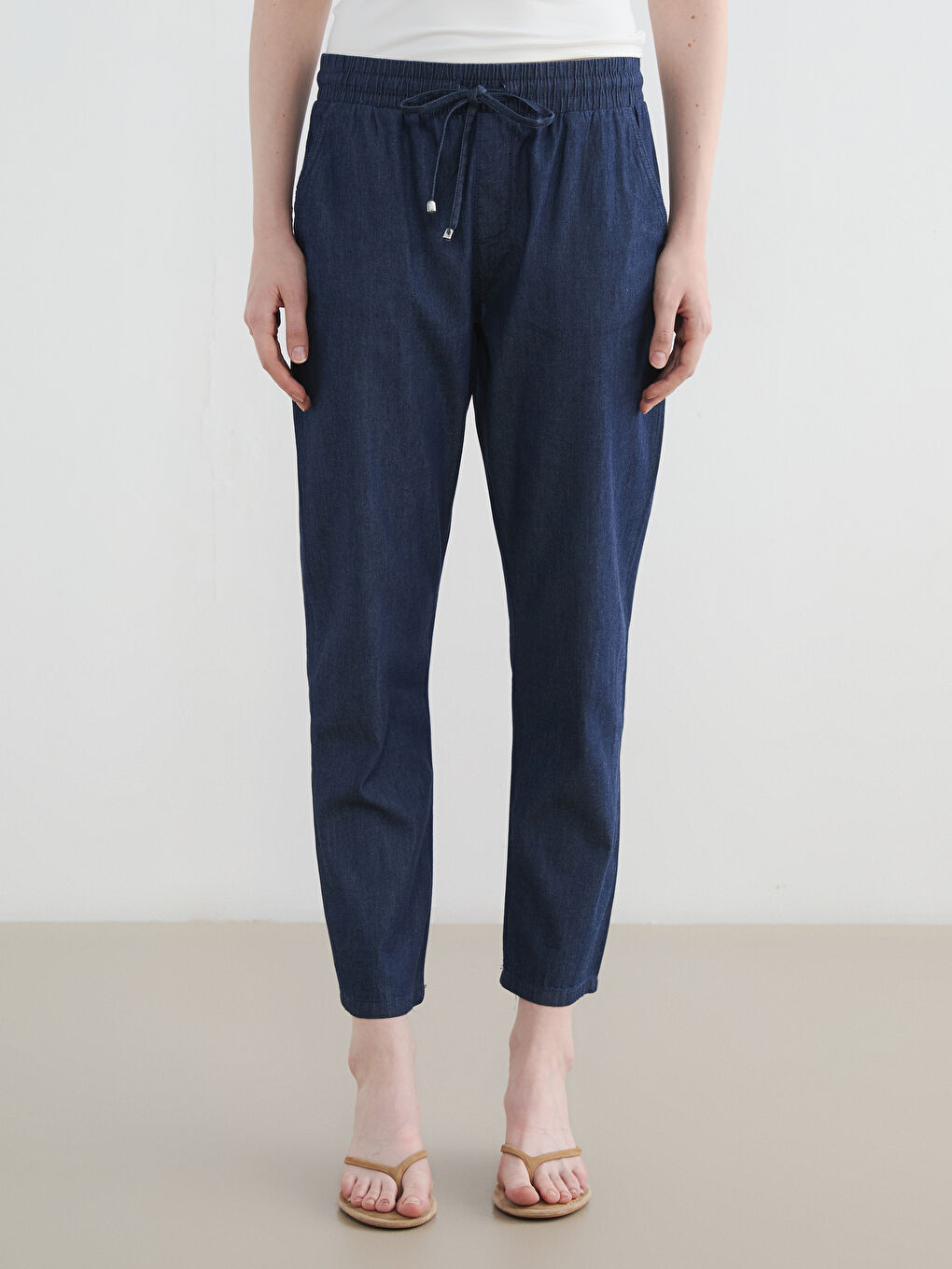 Siyah Beli Lastikli Carrot Fit Kadın Jean Pantolon-1