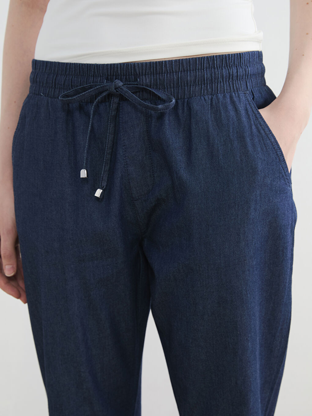 Siyah Beli Lastikli Carrot Fit Kadın Jean Pantolon-2