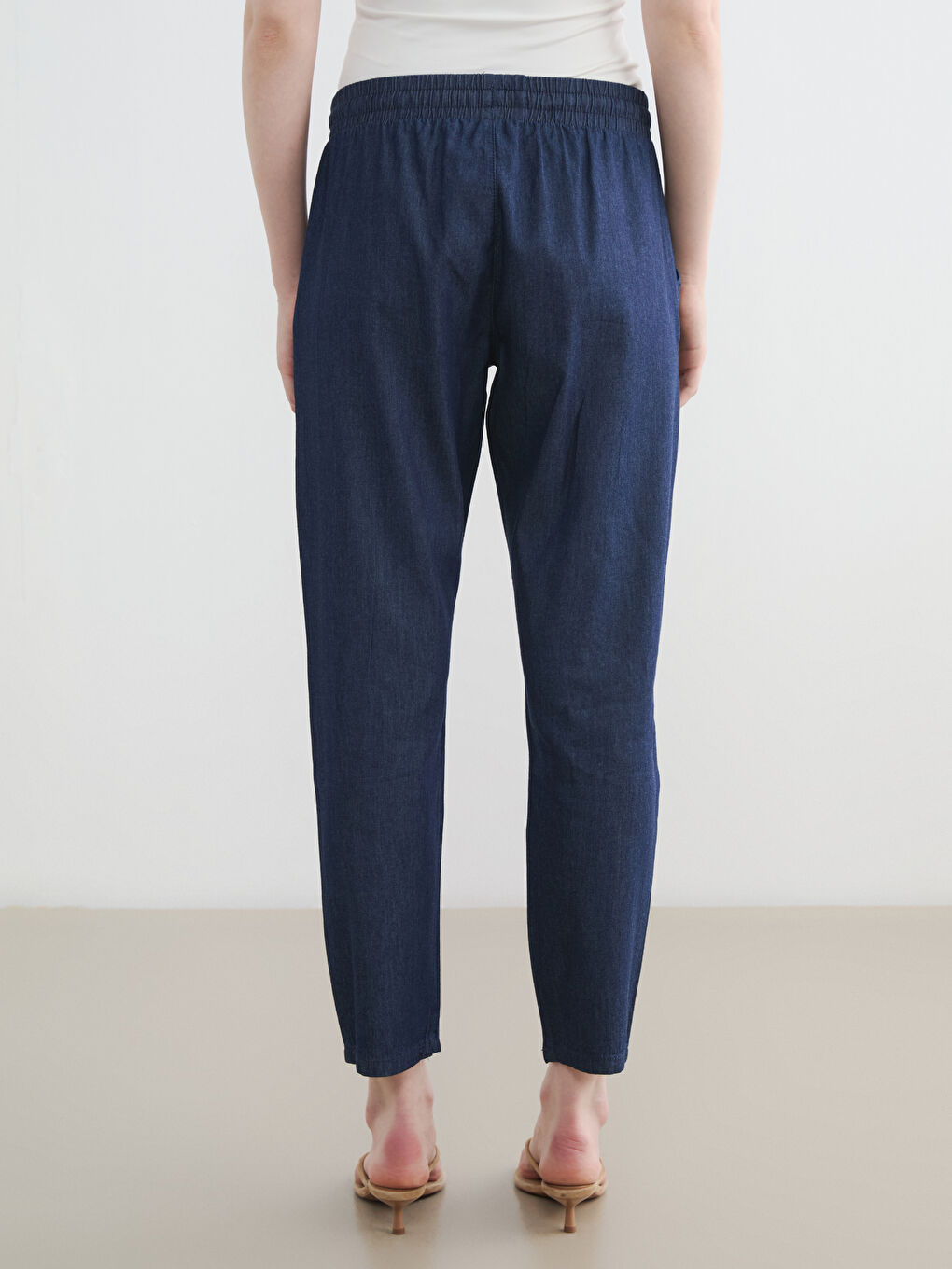 Siyah Beli Lastikli Carrot Fit Kadın Jean Pantolon-3