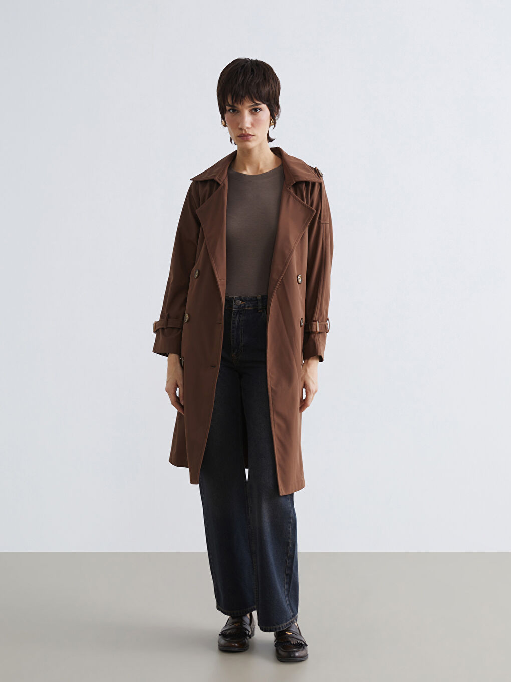 الجاكيت الترنش المزدوج مع الحزام. شيك بكل سهولة.-1