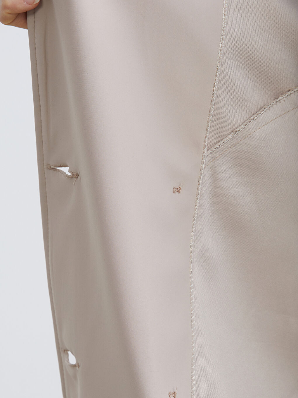 البالطو الترنش المربوط بحزام والمزدوج الصفوف.-2