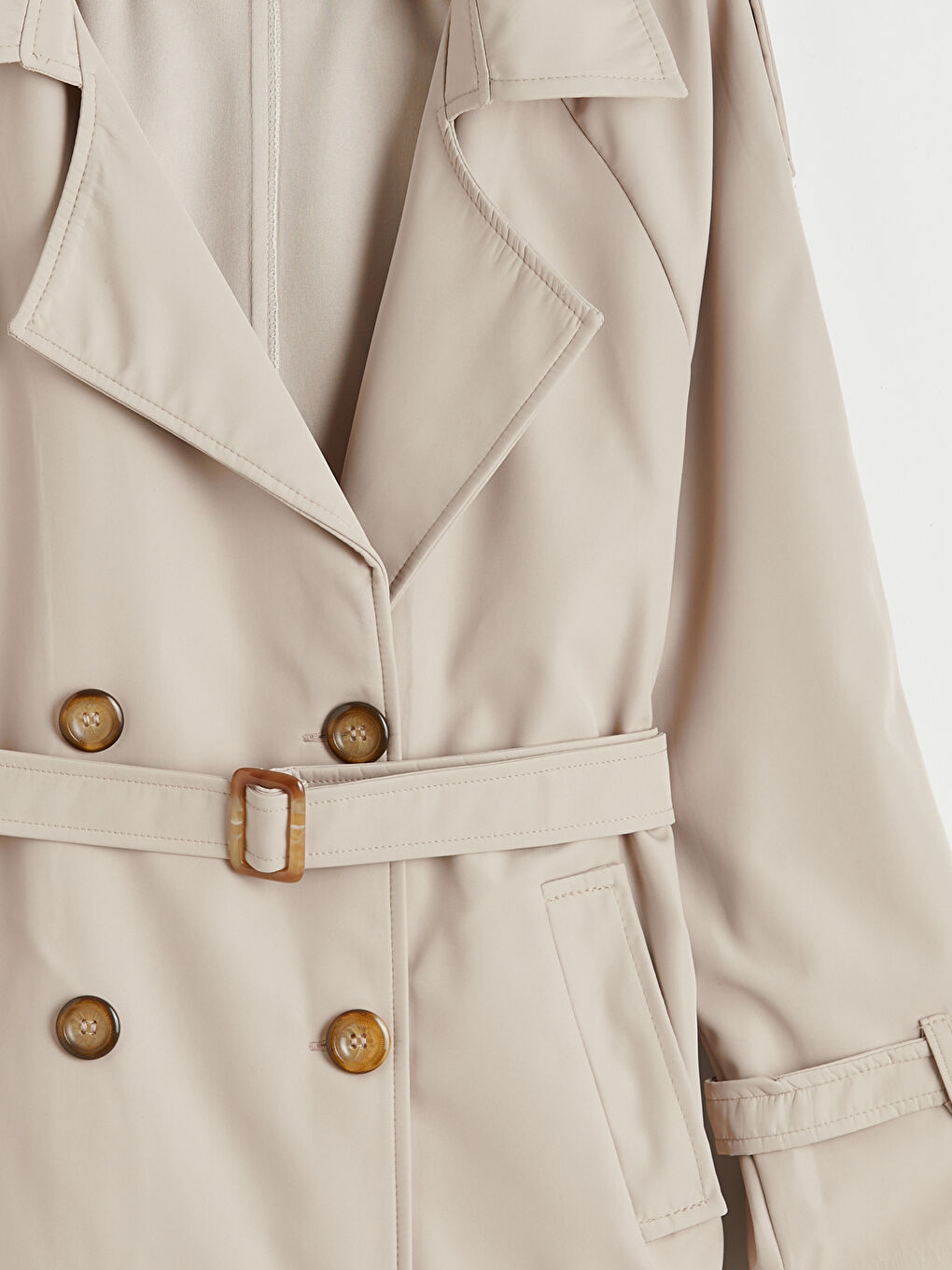 The belted, double-breasted trench coat.-1