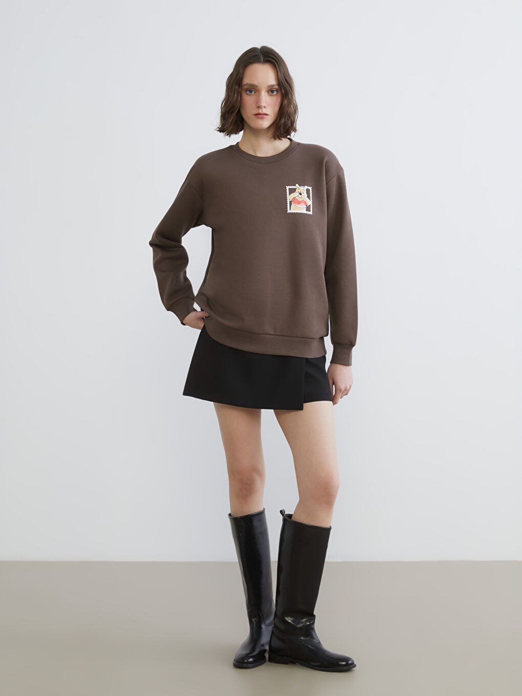 Kahverengi Winnie the Pooh Baskılı Kadın Kalın Sweatshirt-1