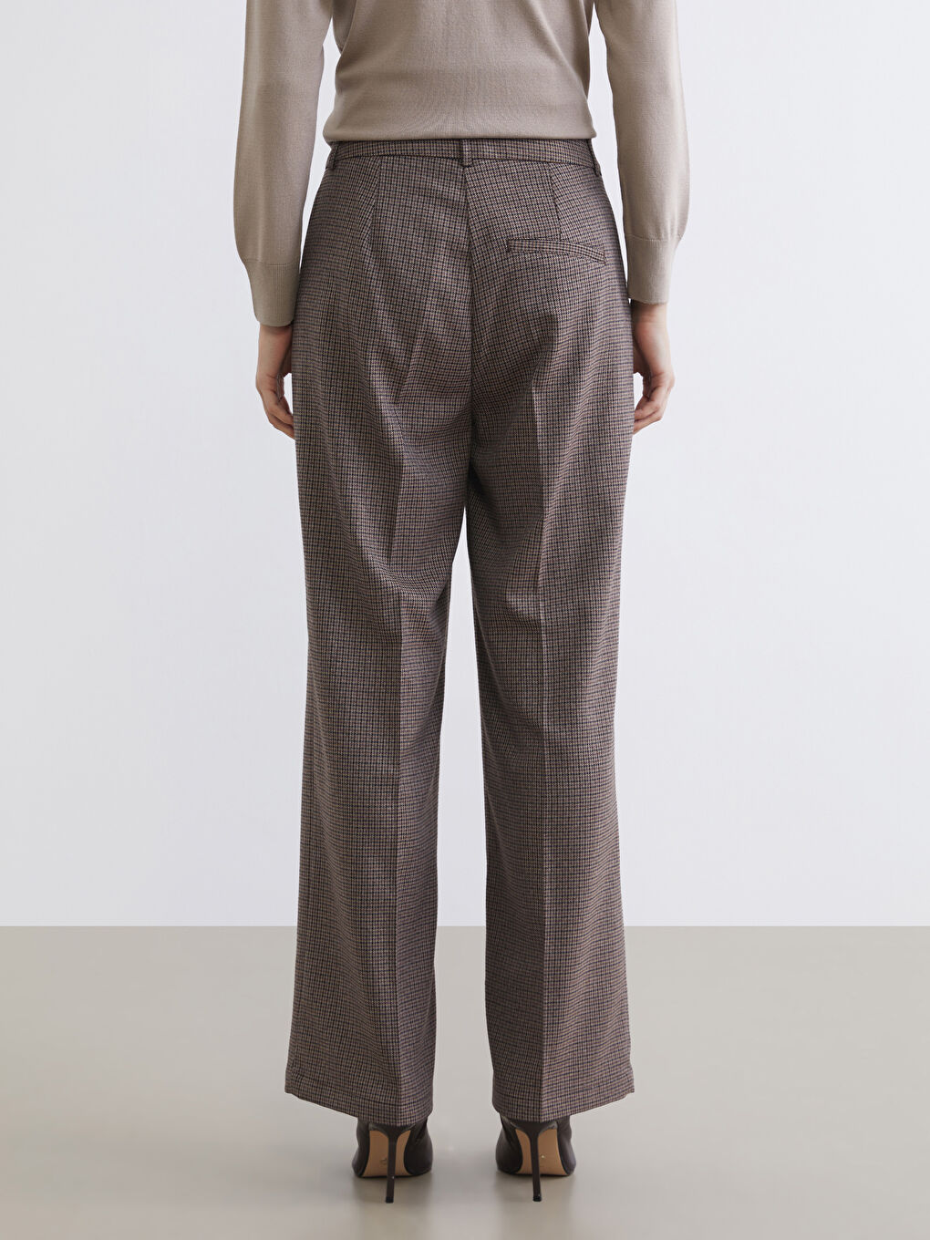 Kahverengi Standart Fit Ekose Kadın Pantolon-3