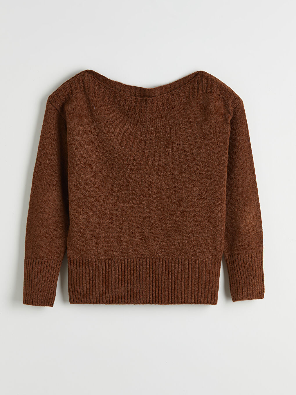 Kahverengi Kayık Yaka Kadın Triko Kazak