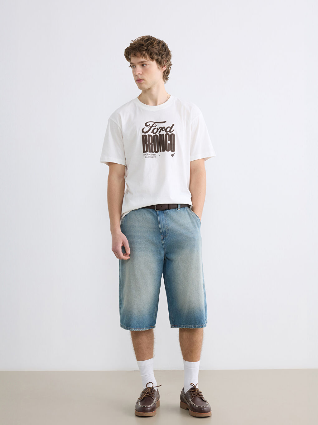 Ekru Bisiklet Yaka Ford Baskılı Erkek Tişört-1