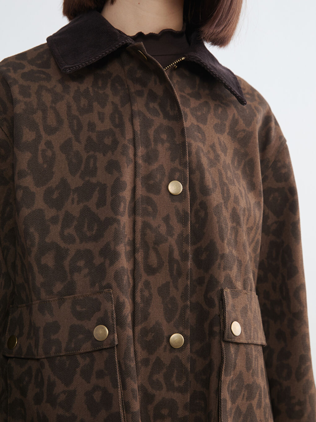 Kahverengi Kadife Yaka Leopar Desenli Oversize Kadın Jean Ceket-3