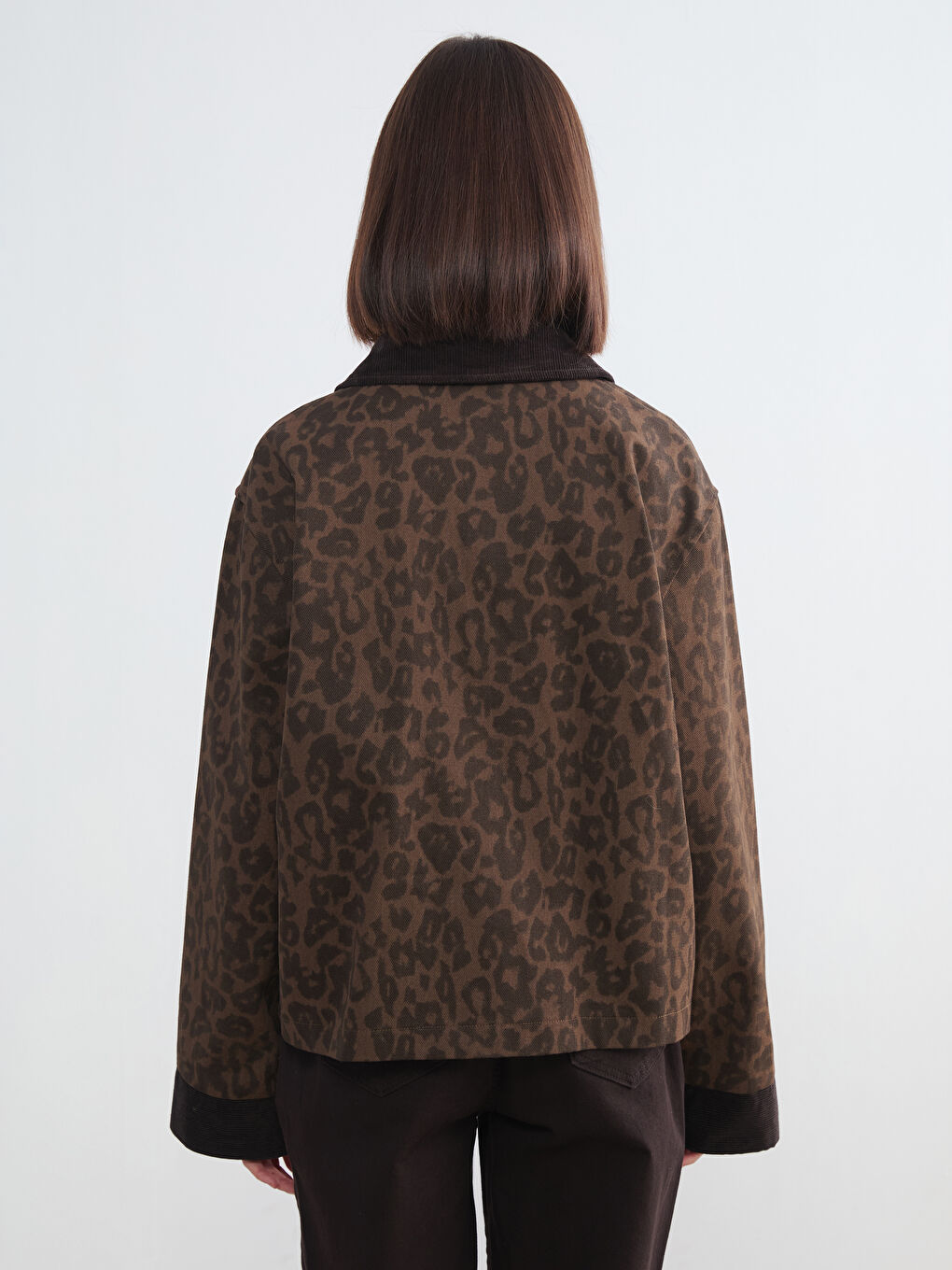 Kahverengi Kadife Yaka Leopar Desenli Oversize Kadın Jean Ceket-4