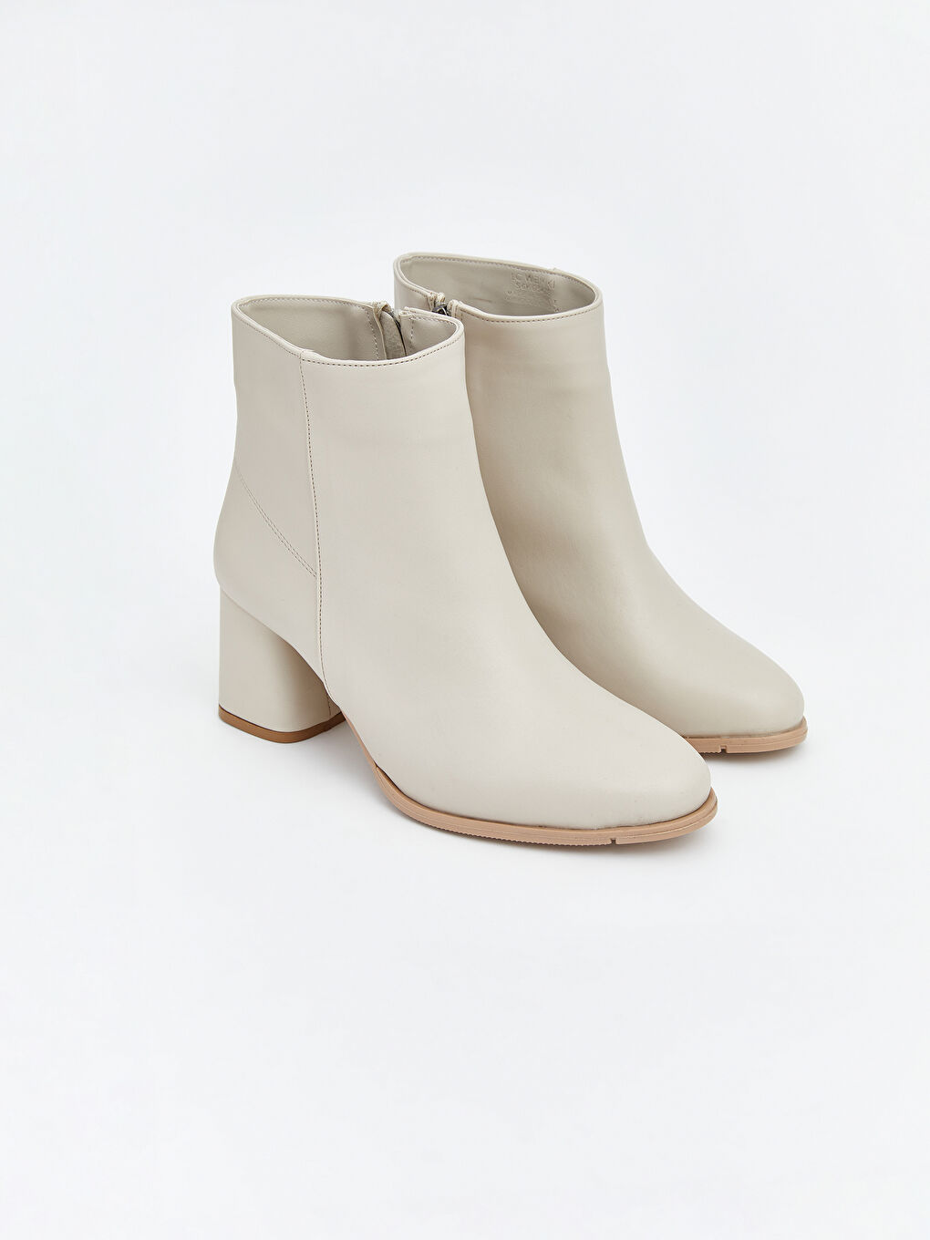 Bej Deri Görünümlü Kadın Topuklu Bot
