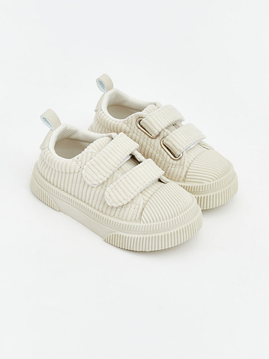 Кроссовки на застежке-липучке для вашего маленького мужчины.