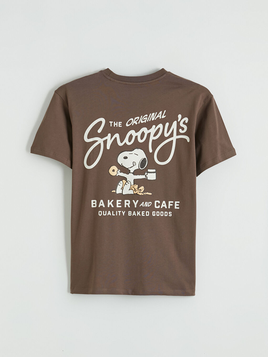 Kahverengi Bisiklet Yaka Snoopy Baskılı Kadın Tişört-2