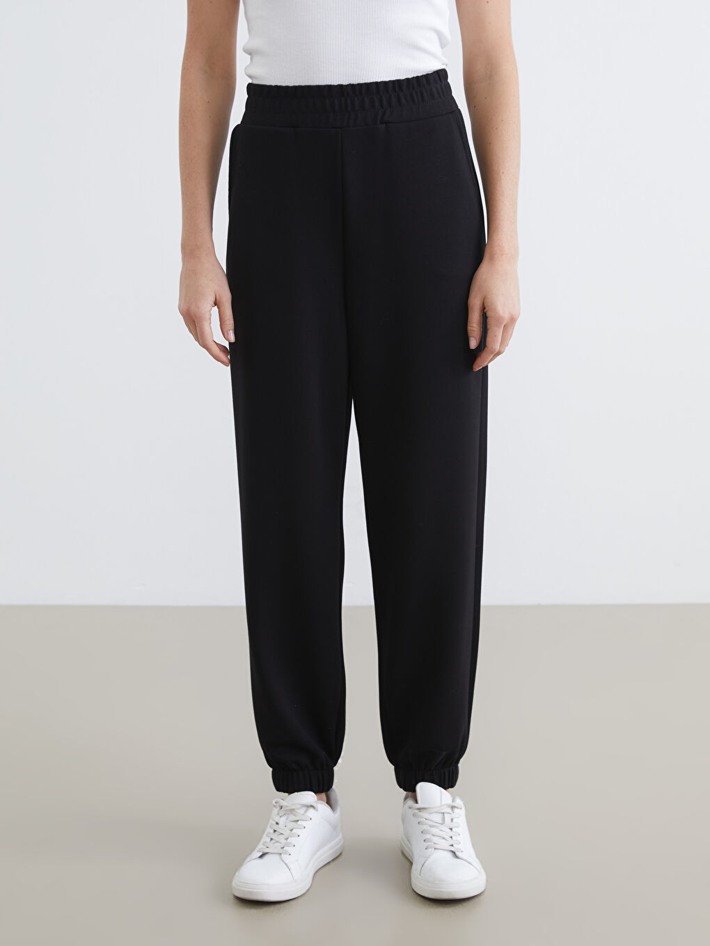 Siyah Beli Lastikli Kadın Jogger Eşofman Altı-1