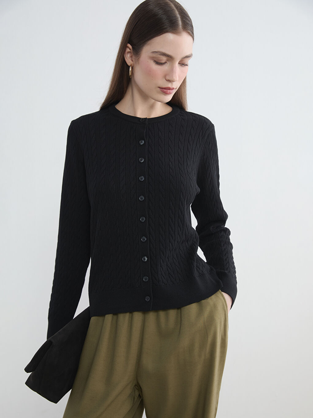 Siyah Bisiklet Yaka Kendinden Desenli Kadın Triko Hırka