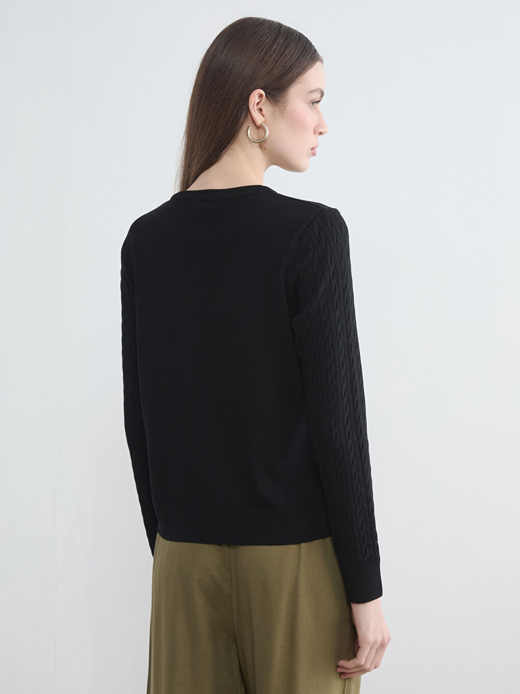 Siyah Bisiklet Yaka Kendinden Desenli Kadın Triko Hırka-3