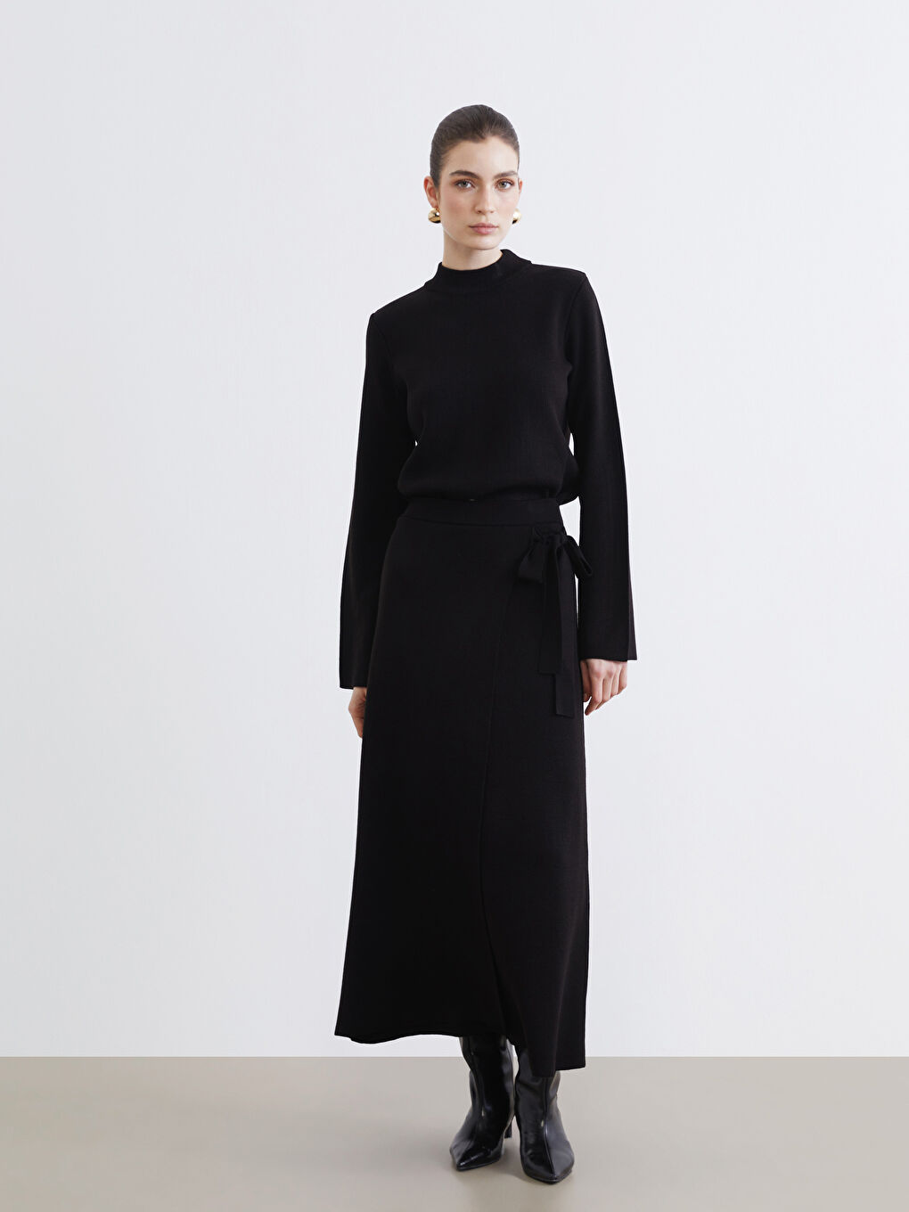 Siyah Beli Bağlamalı Triko Etek