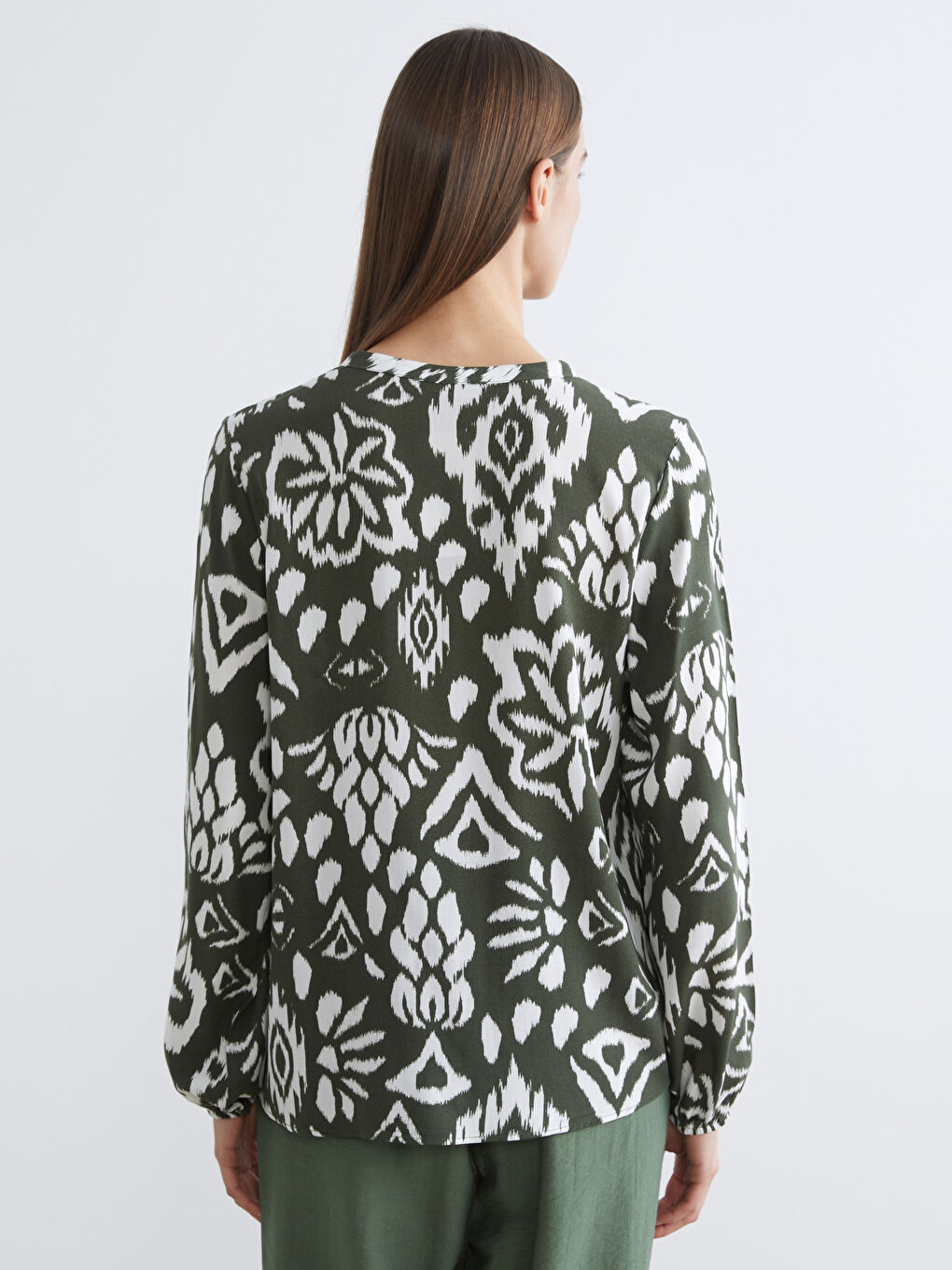 Yeşil Bağlamalı Yaka Desenli Bluz-3