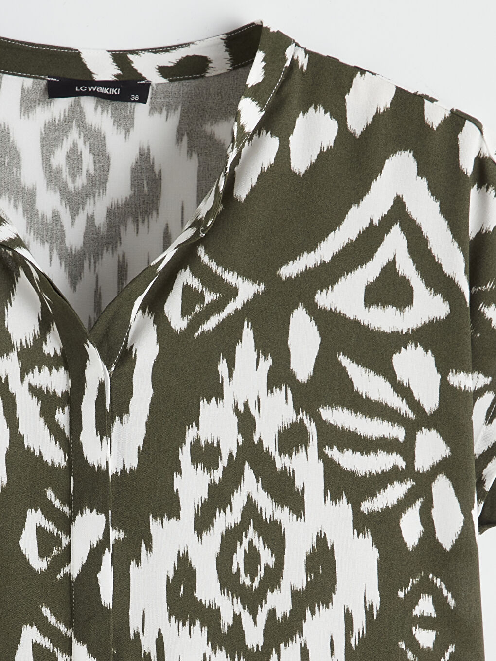 Yeşil Kaçık Yaka Desenli Bluz-1