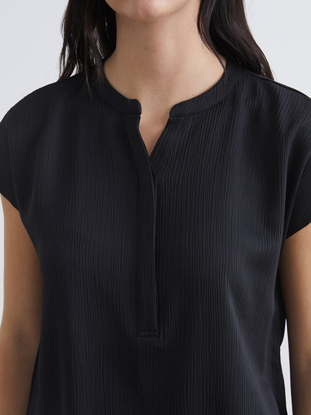 Siyah Kaçık Yaka Dokulu Bluz-2