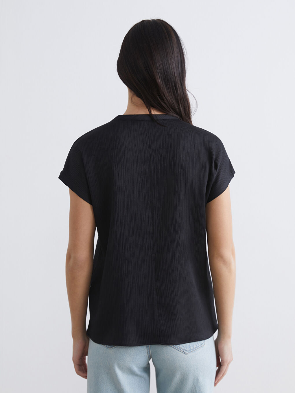 Siyah Kaçık Yaka Dokulu Bluz-3