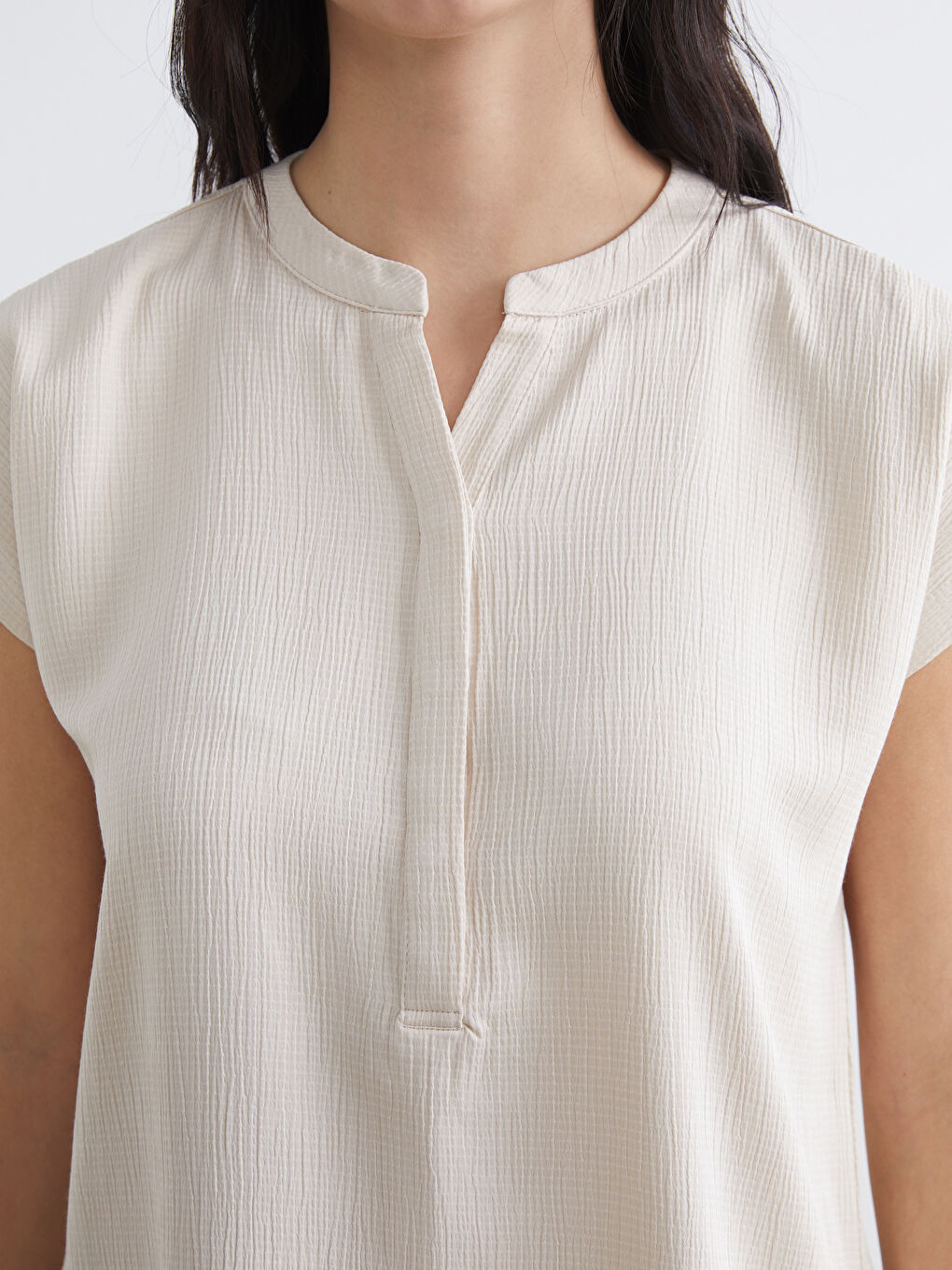 Bej Kaçık Yaka Dokulu Bluz-2