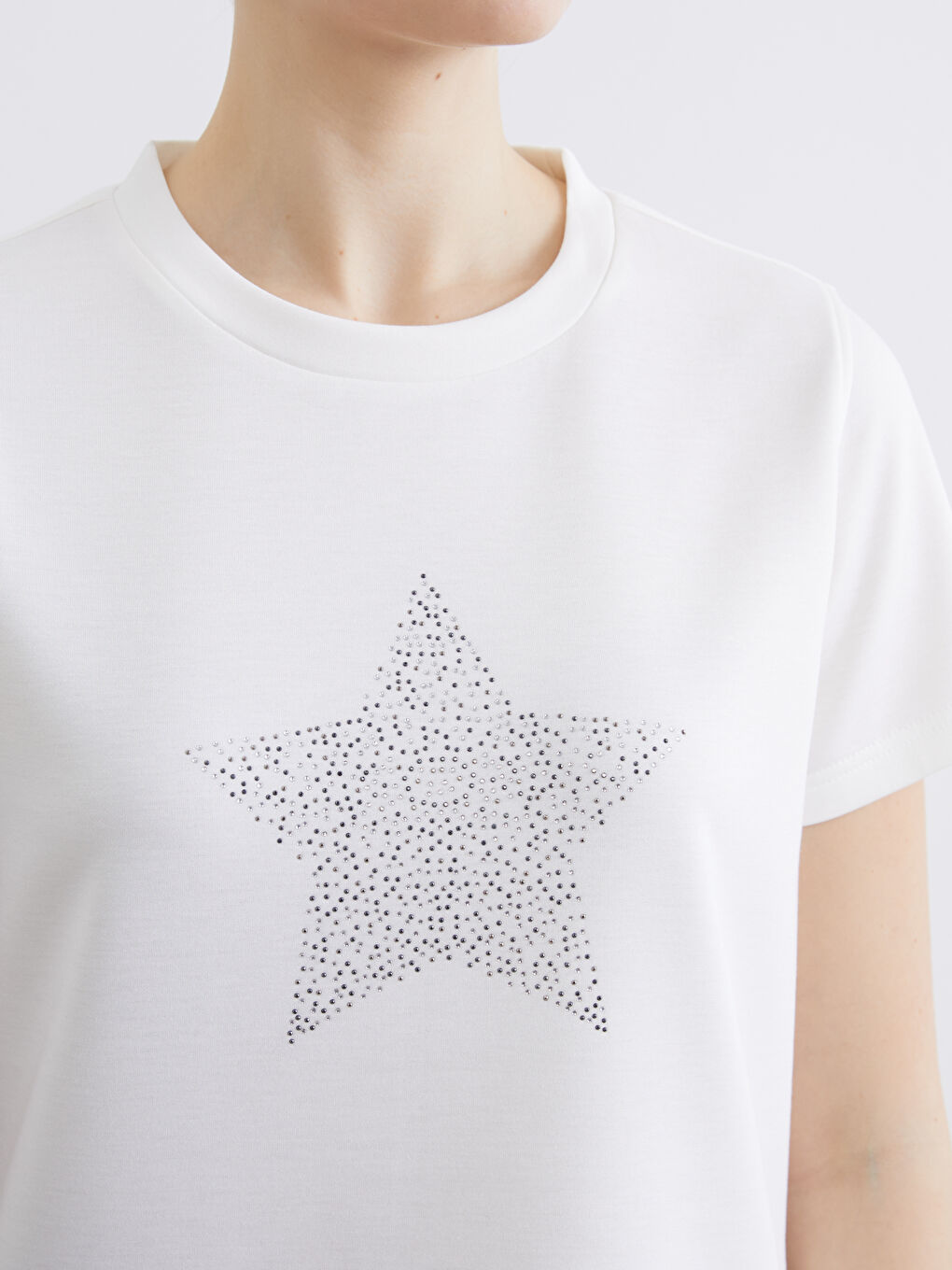 Μπλουζάκι με στρογγυλή λαιμόκοψη διακοσμημένο με στρας σε σχήμα αστεριού για γυναίκες-2