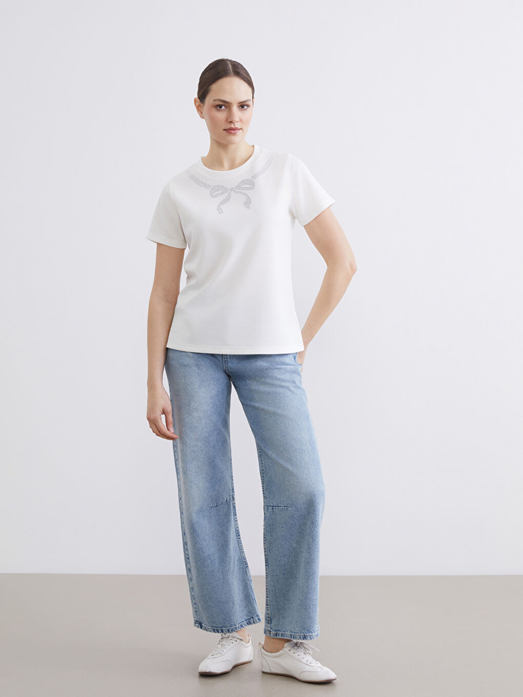 Μπλουζάκι με λεπτομέρεια φιόγκου με στρας για γυναίκες-1