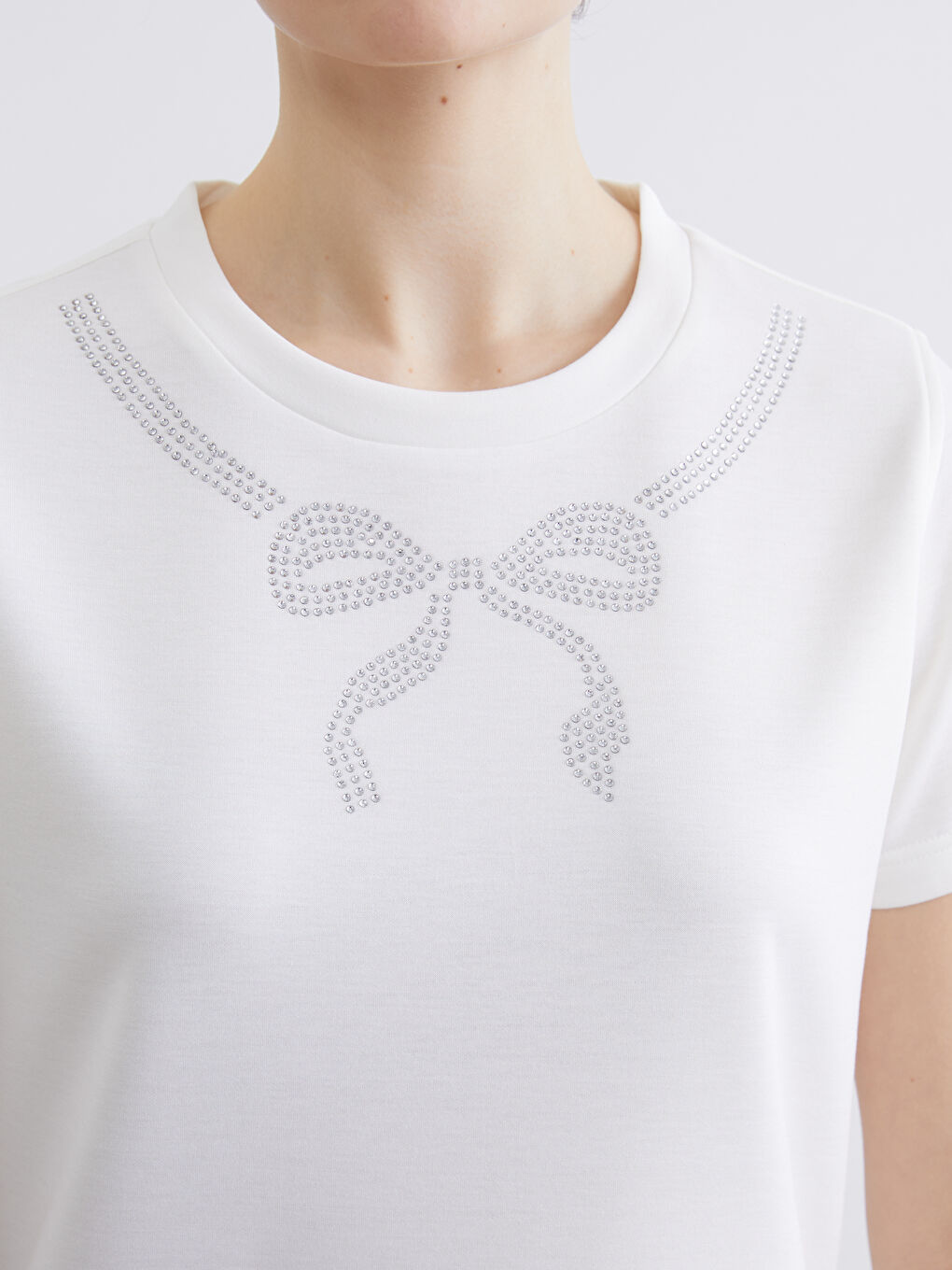 Μπλουζάκι με λεπτομέρεια φιόγκου με στρας για γυναίκες-2