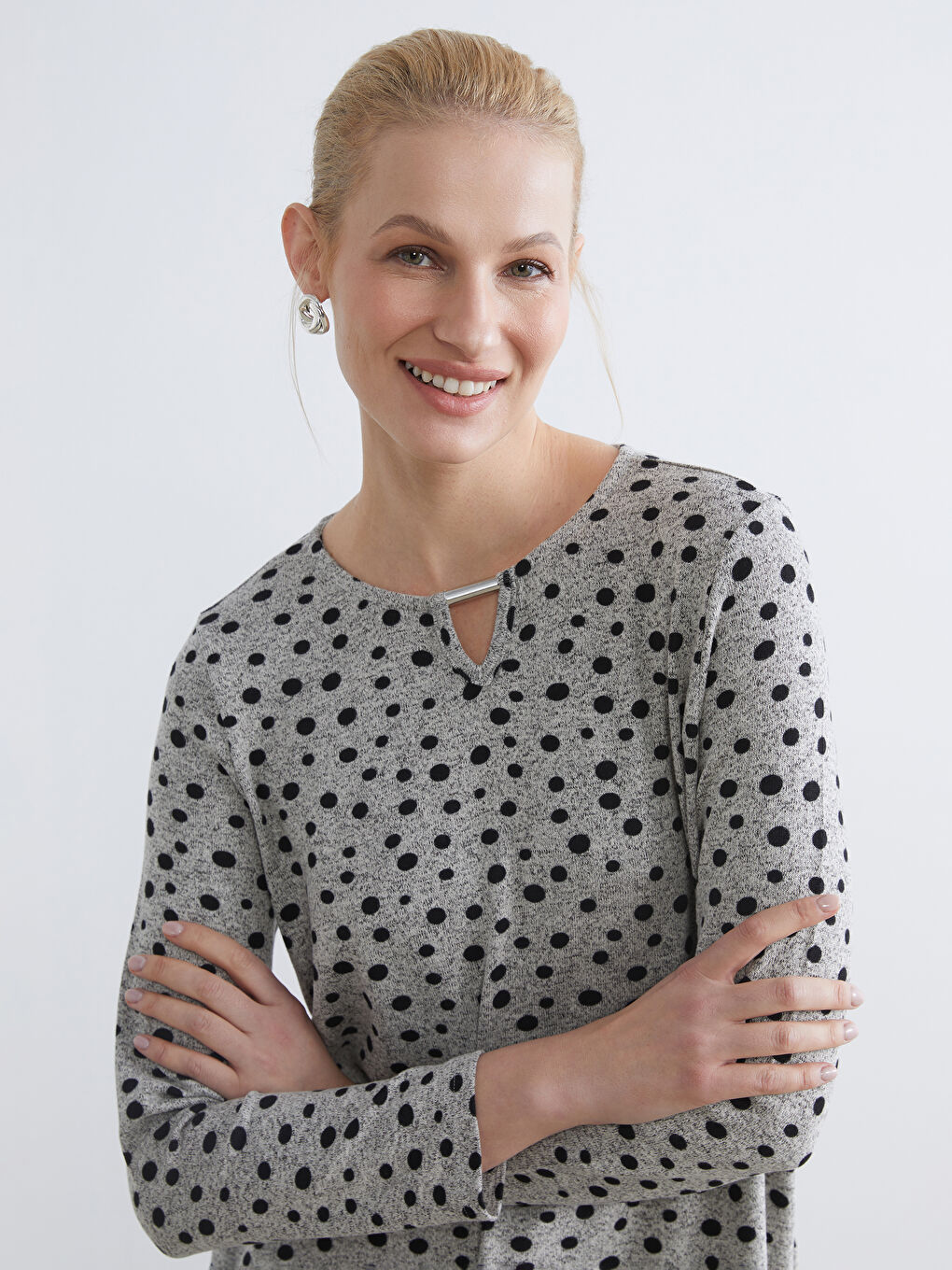 Gri Bisiklet Yaka Puantiyeli Bluz