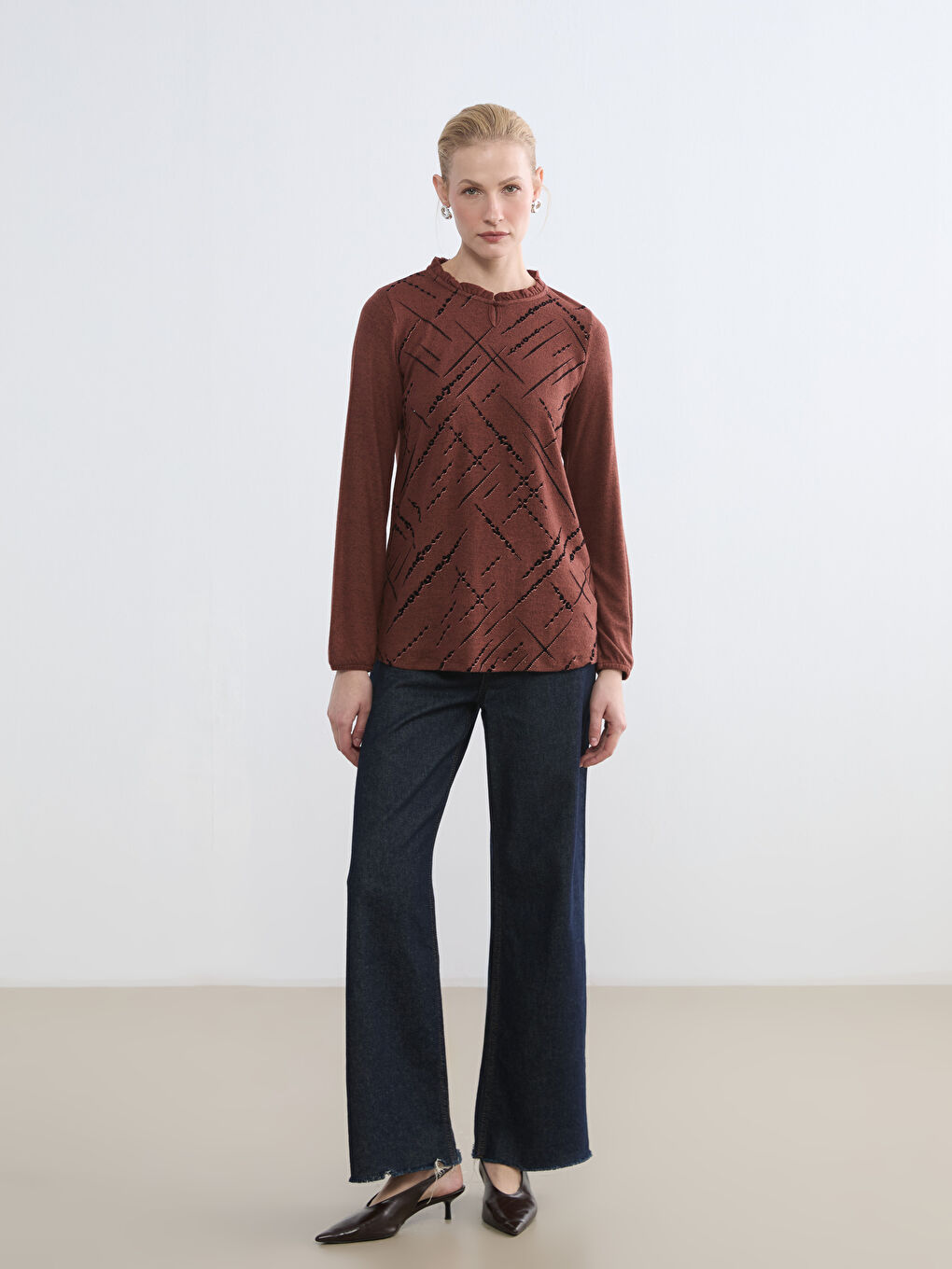 Patterned Crew Neck Blouse	
-1