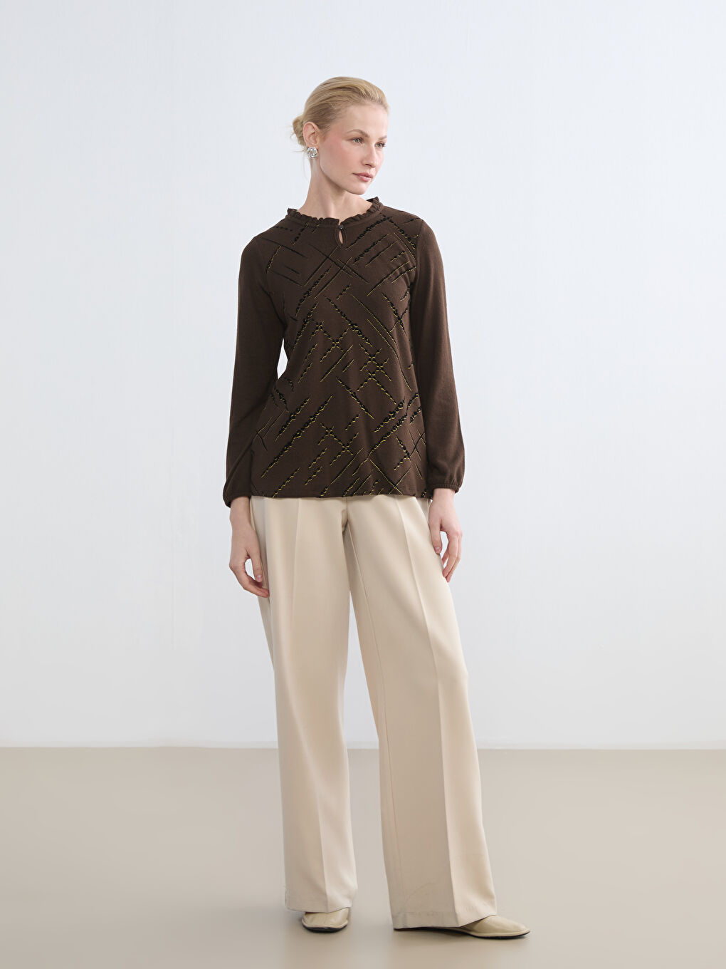 Patterned Crew Neck Blouse	
-1