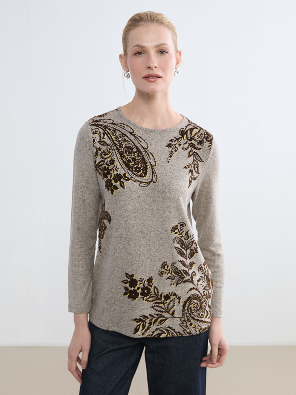 Bej Bisiklet Yaka Desenli Kadın Tişört