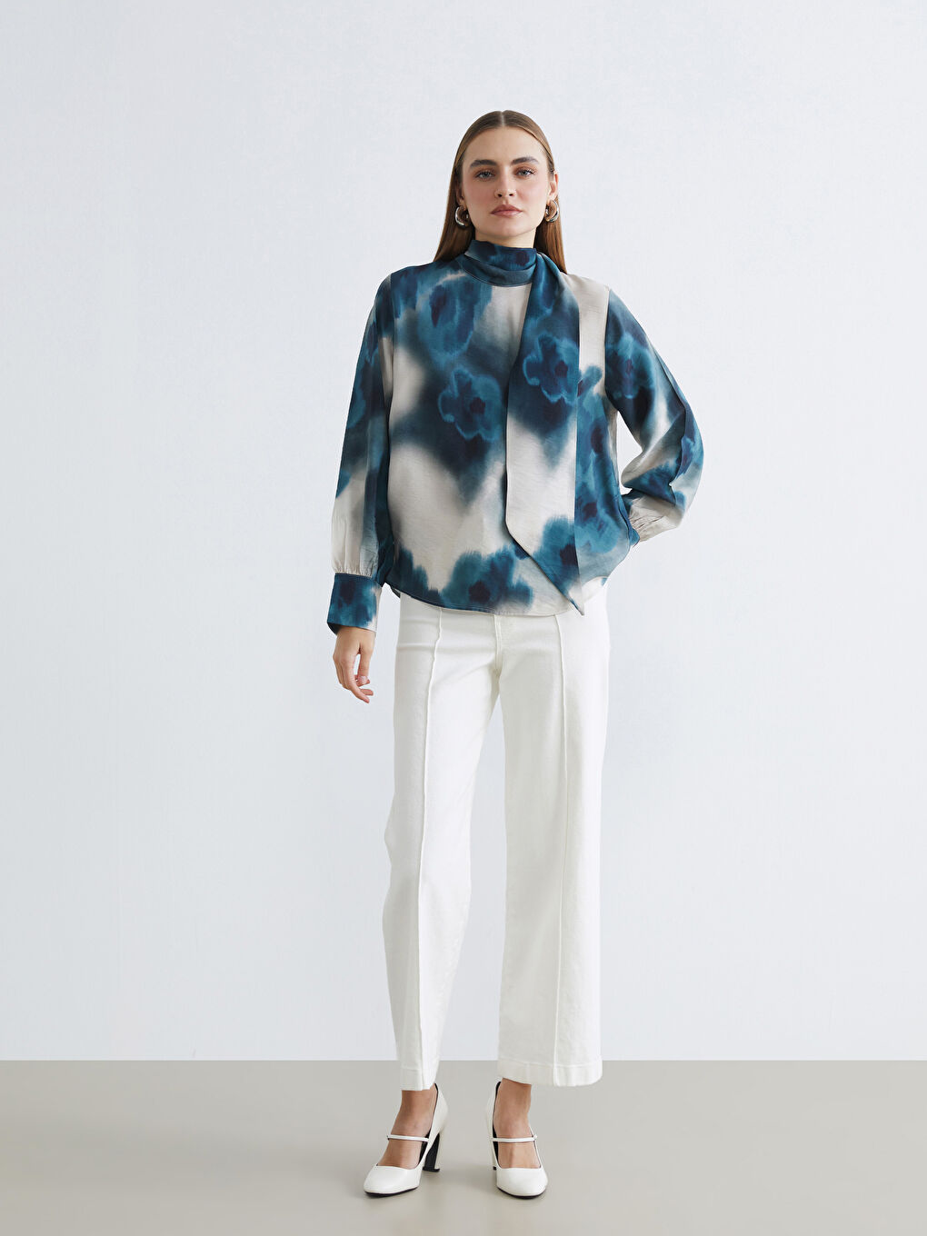 Haki Şal Yaka Batik Desenli Bluz-1