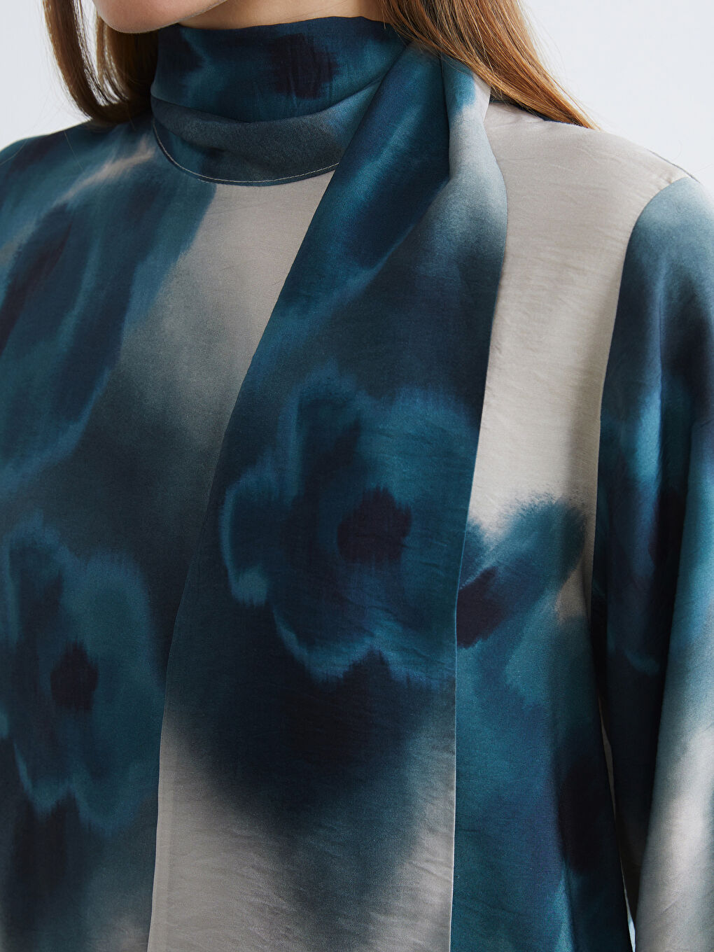 Haki Şal Yaka Batik Desenli Bluz-2