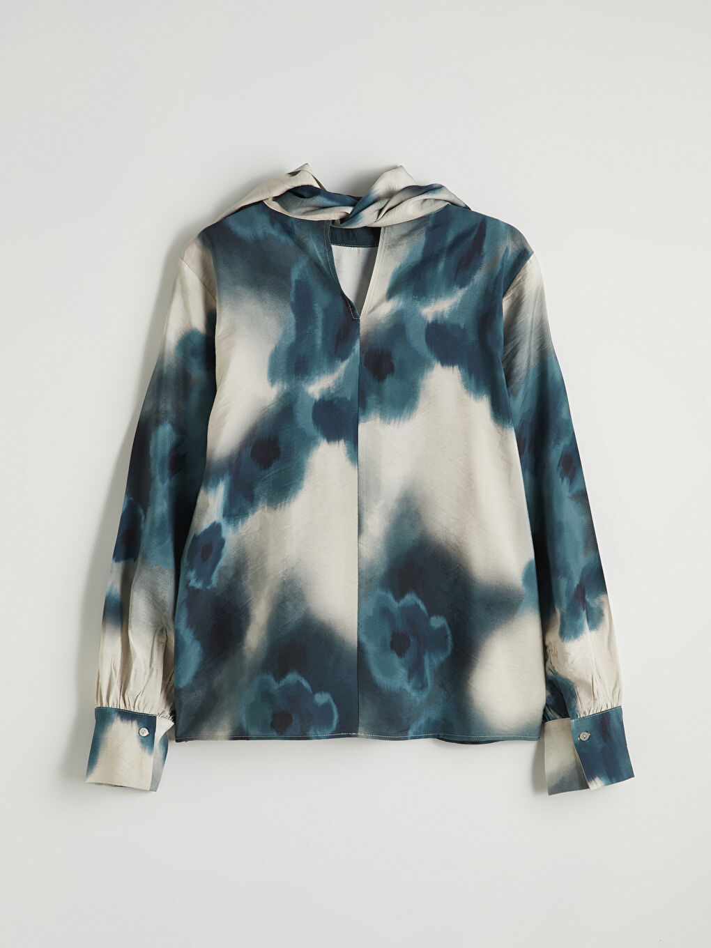 Haki Şal Yaka Batik Desenli Bluz-4