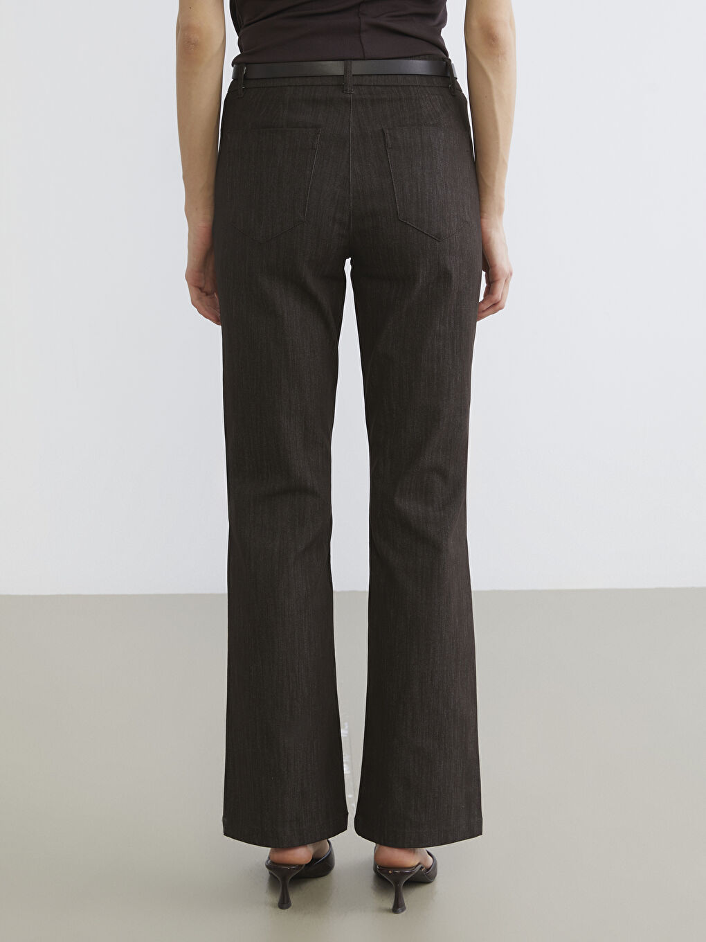 Kahverengi Beli Kemerli İspanyol Paça Kadın Pantolon-3